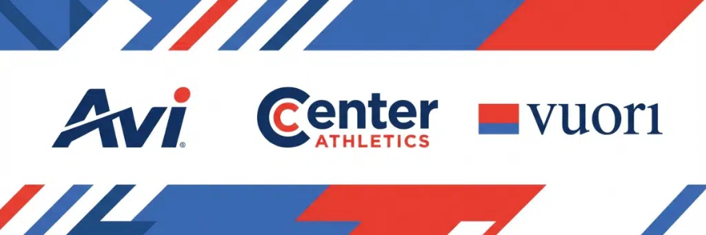 ベストピクルボールアパレルブランド:Avi、Center Athletics、Vuoriのロゴが愛国的な赤・白・青のストライプ背景に表示されています